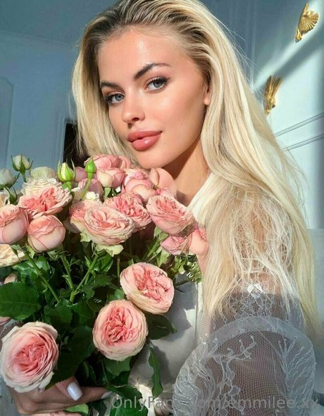 emmilee xx model top pics