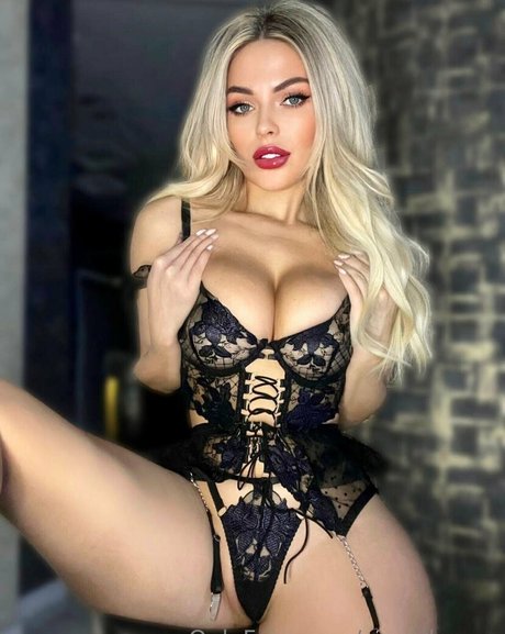 emmilee xx model sexy picture