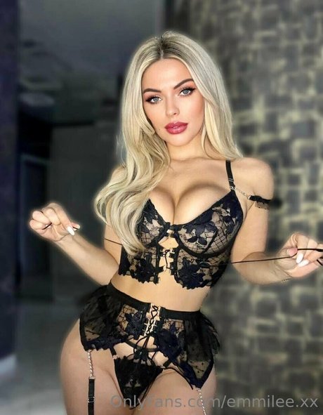 emmilee xx model naked photos