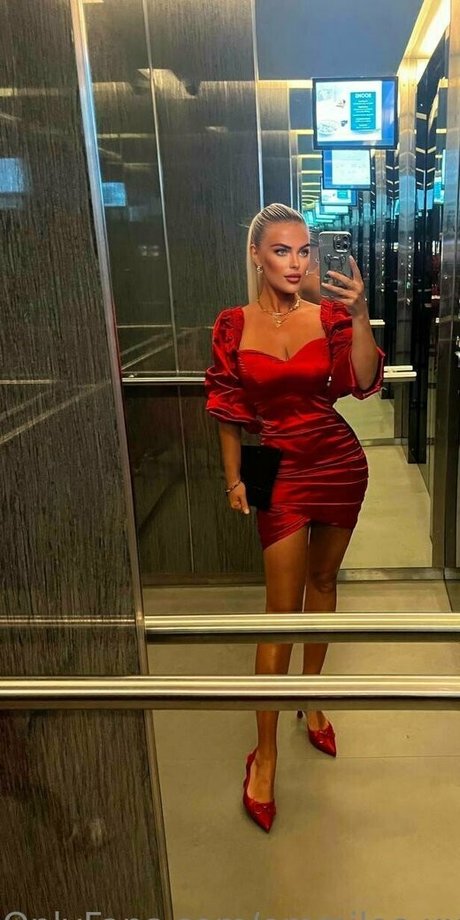 emmilee xx model naked pic