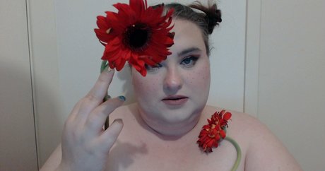 laladelilah naked model picture