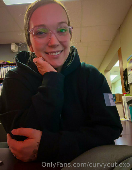 curvycutiexo pornstar adult pic