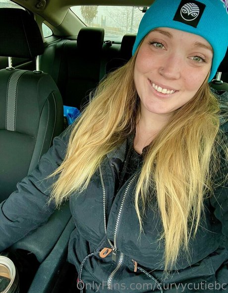 curvycutiexo beautiful model photo