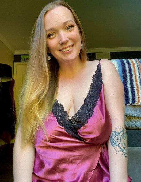 curvycutiexo nice actress gallery