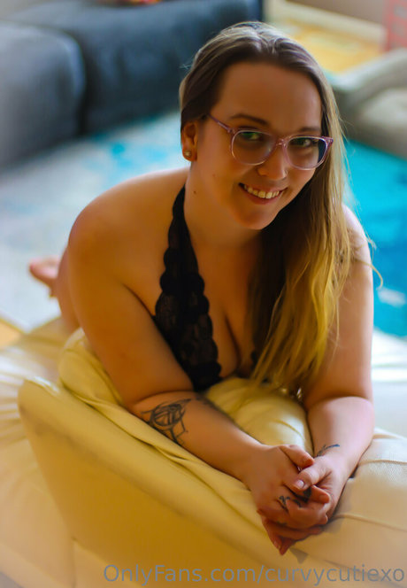 curvycutiexo star exclusive photos