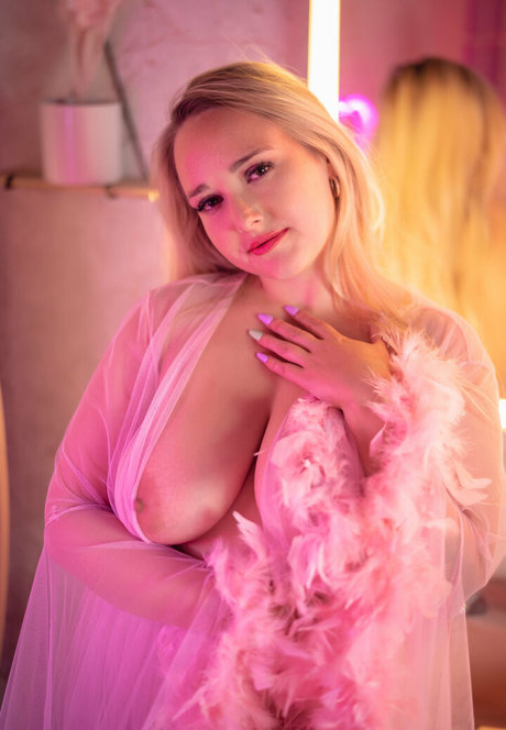 LovingLexieKent pornstar art pics