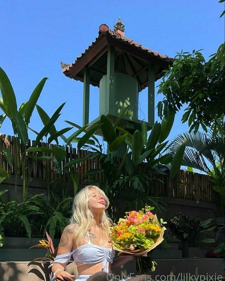 milla vipclub nudes model photo