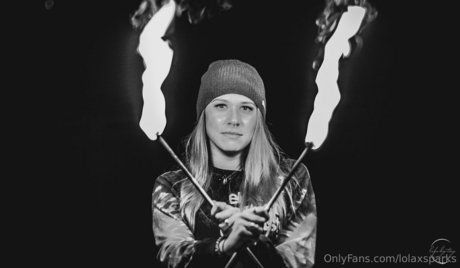 lolaxsparks porn actress images