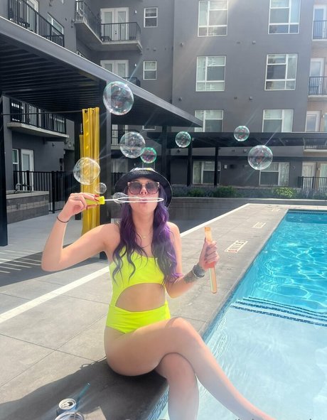 lolaxsparks star top photos