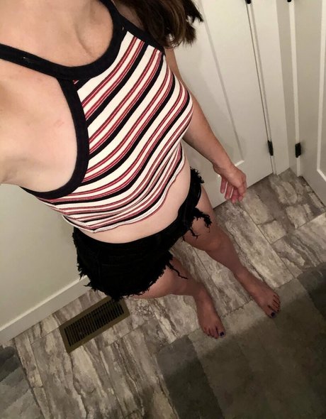 KittenShrooms naked pornstar img