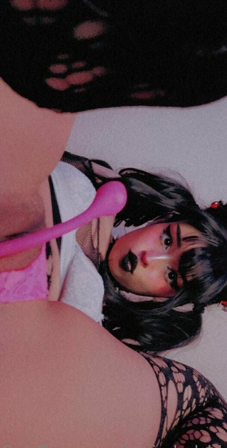 girl on girl onlyfans pretty pic