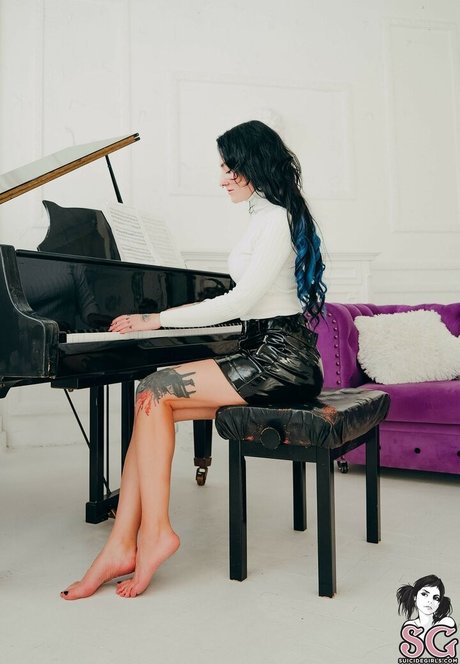 Lublue exclusive model pic