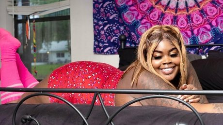 screwraq art actress galleries