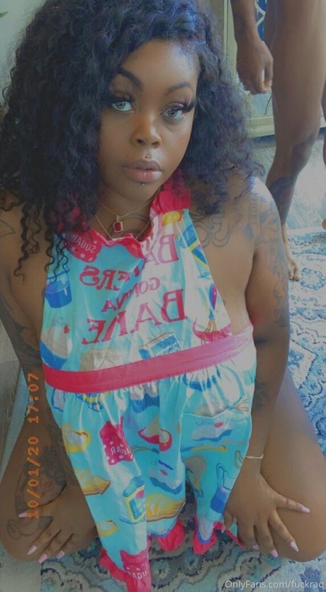 screwraq exclusive pornstar image