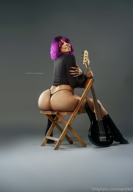 Rarrired nude actress photo