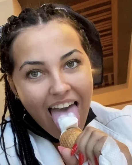 blonde shemale onlyfans top pictures