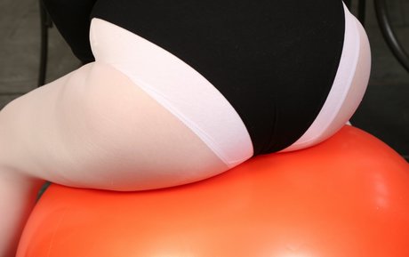 Lottii Rose pornographic model photos