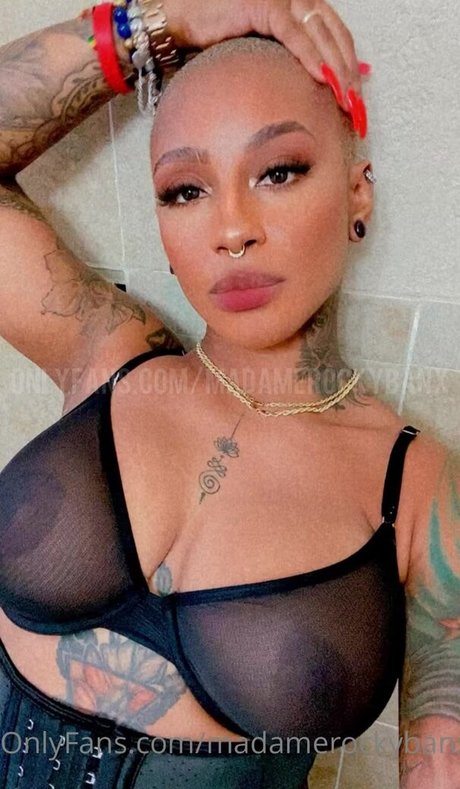 ItsJustRocky nude pornstar pictures