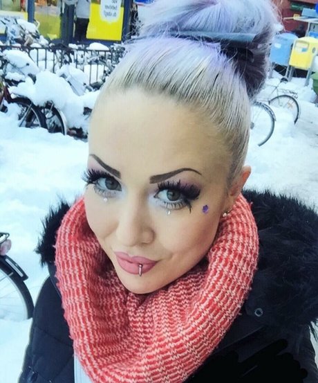 My Little Vronie erotic model image