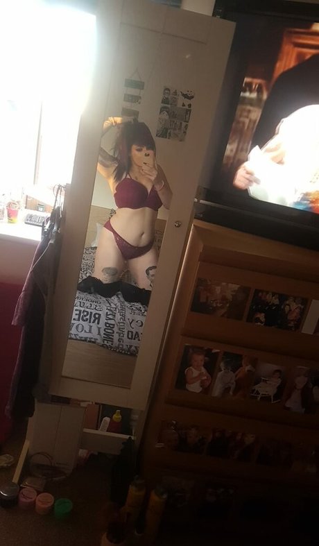 Show Your Girlfriend erotic star pictures