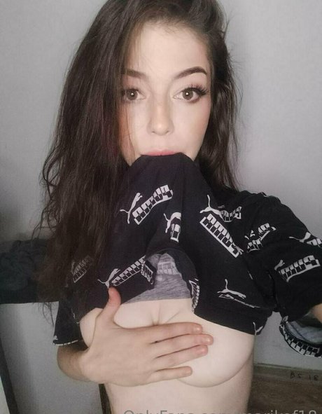 marikof18 model top pic