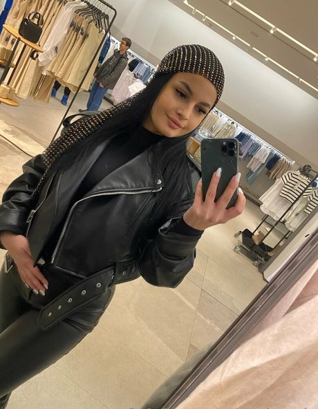 paola only perfect actress gallery