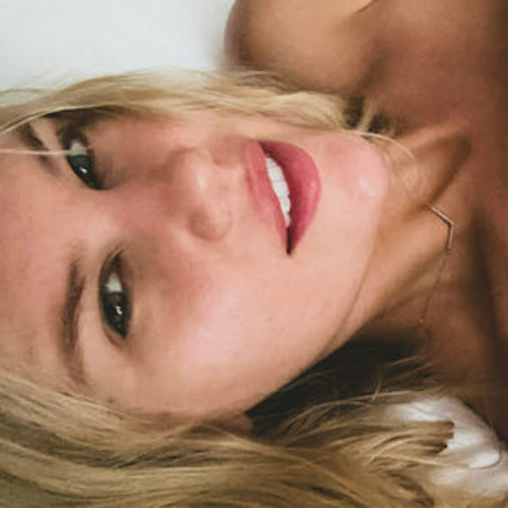 alice n wooderland model pretty photo