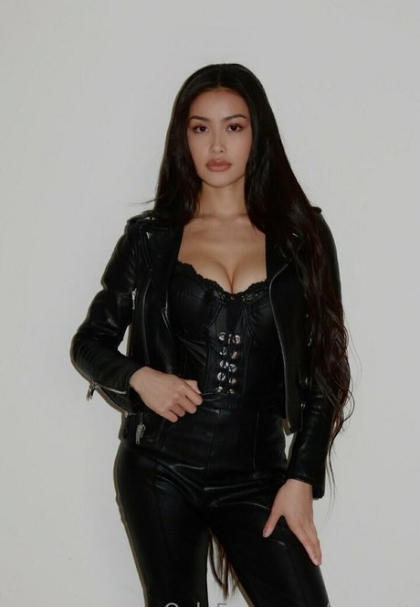 eyoung model adult pictures