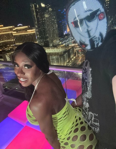 barista onlyfans beautiful photo