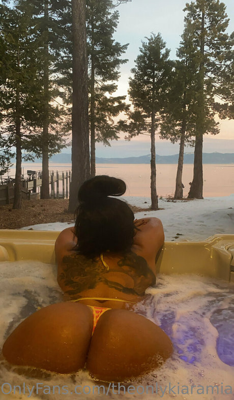 theonlykiaramiaxxx model high quality img