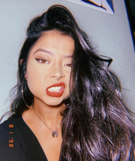 dani bluee top actress images