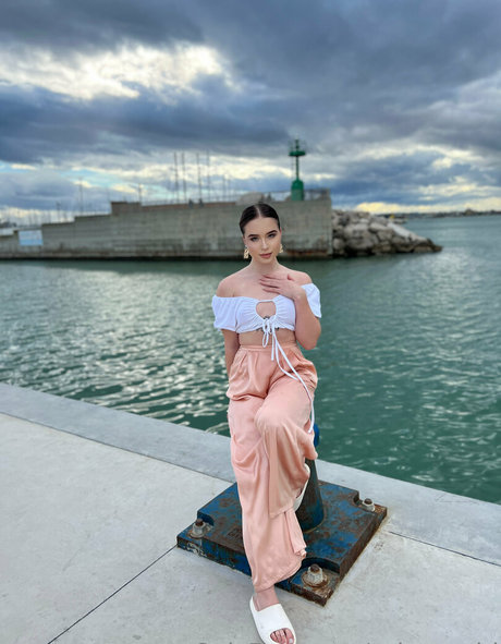 selena girl exclusive star images