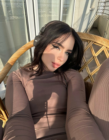 selena girl model sexy photo