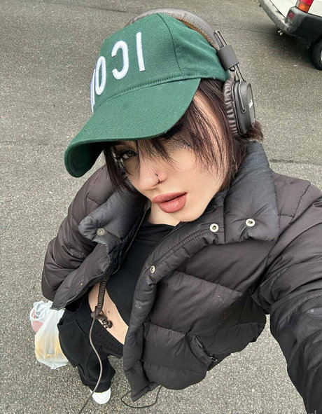 selena girl model images