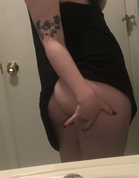 The bunny bee top model archive