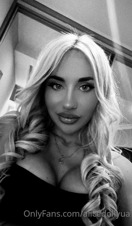 alicedollyua pornstar naked image