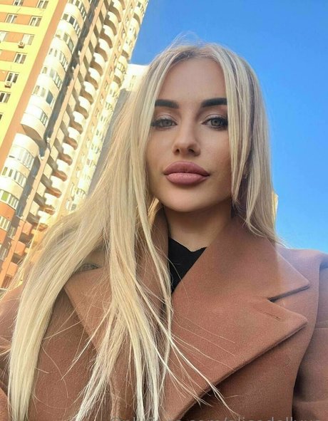 alicedollyua model hot pictures