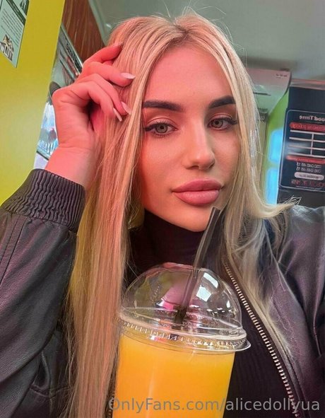 alicedollyua model hot pictures