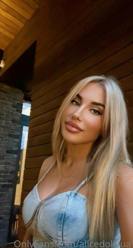 alicedollyua model naked gallery