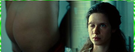 Daphne Patakia hd actress pic