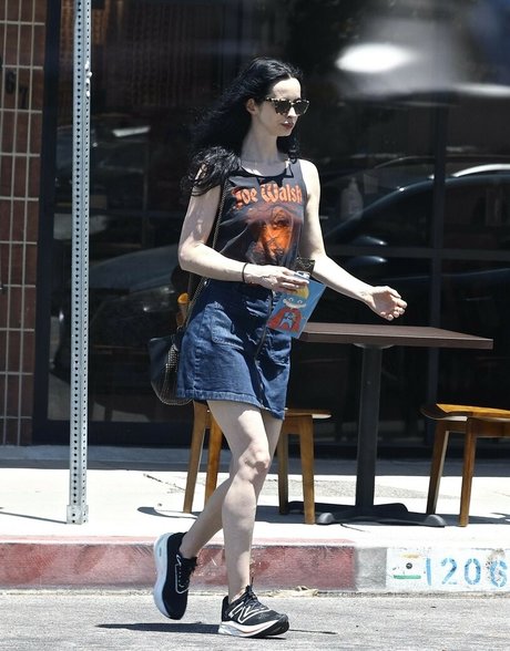 young onlyfans art naked galleries