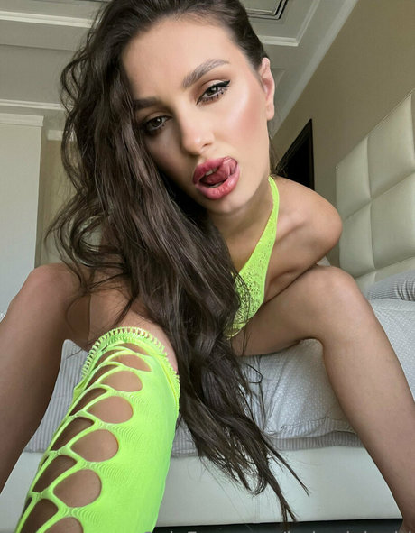 thick girls onlyfans nude picture