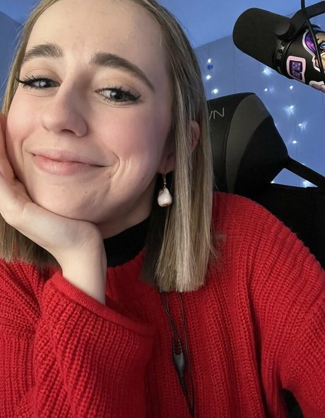 Atwentysomethingloser adult model galleries