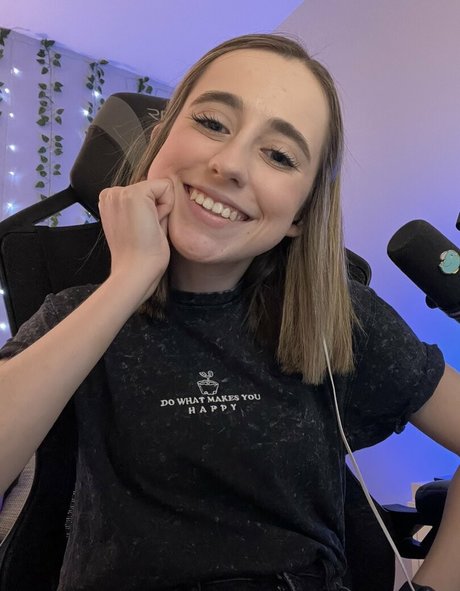 Atwentysomethingloser pornographic star pic