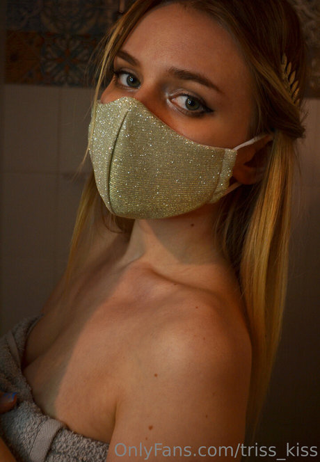 girl on girl onlyfans pretty img