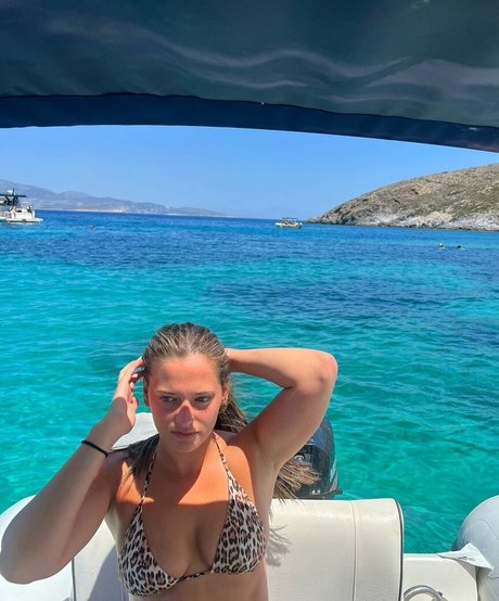 Taya Brooks nudes model photos