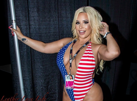 jennalovexxx pretty pornstar pics