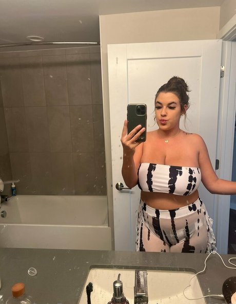 blonde shemale onlyfans erotic picture