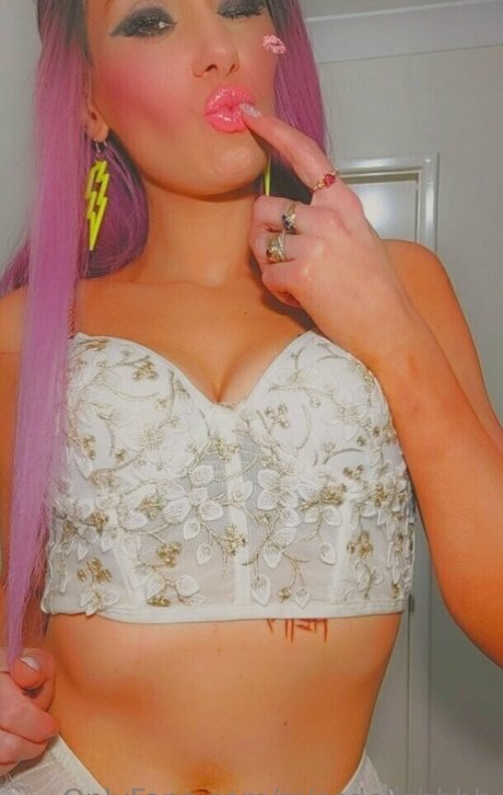 missdelishhhh naked star image