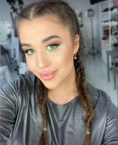 blondyaria erotic pornstar pic